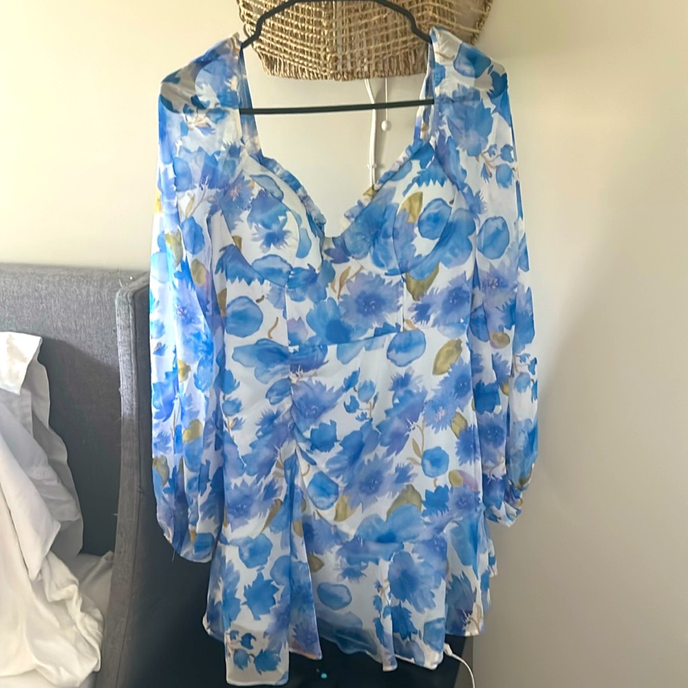 Vestique Dress